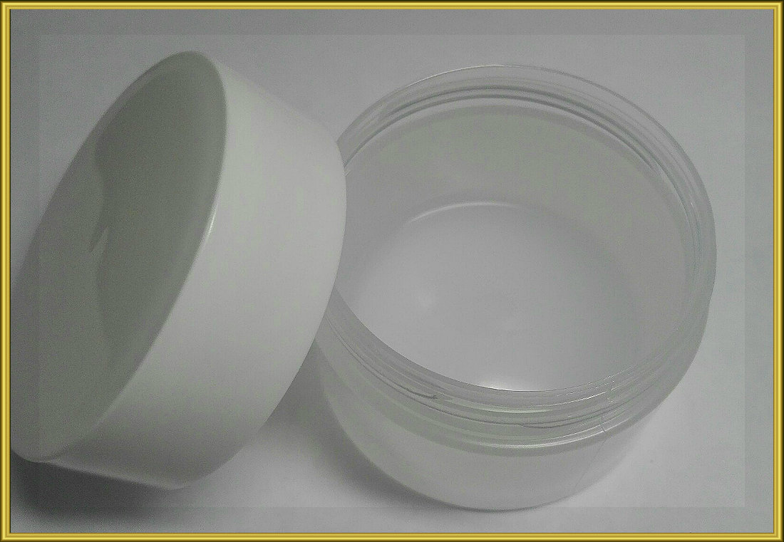 Баночка с белой крышкой