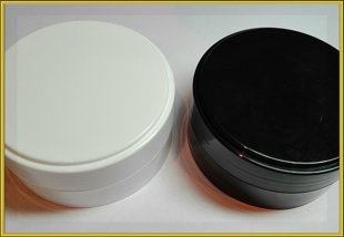 Баночки: черная и белая